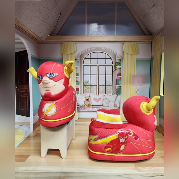 Flash Slippers - Picture 1 of 3